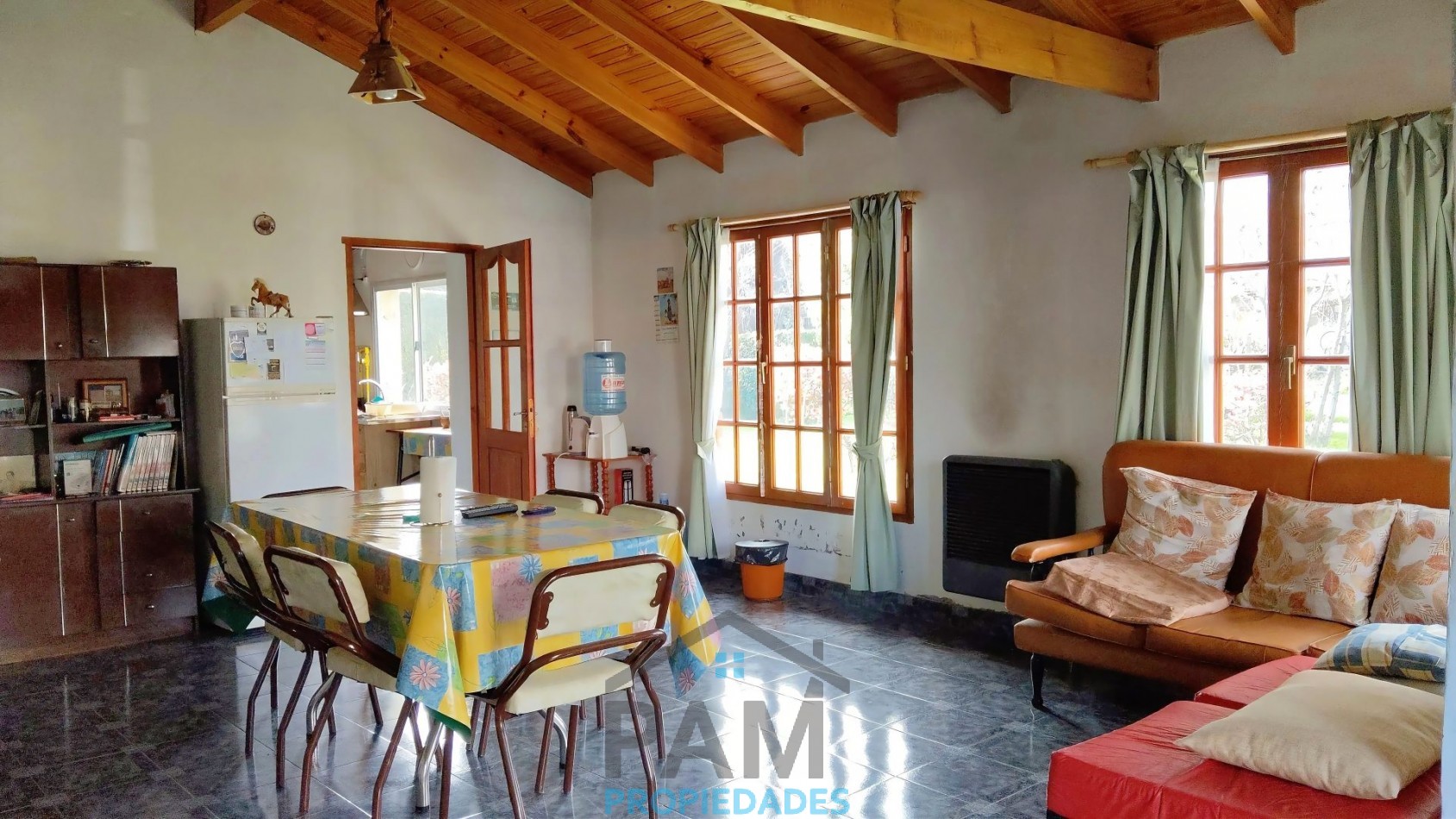 Amplia casa con dos dormitorios, San Martin al 1100, Junin de los Andes