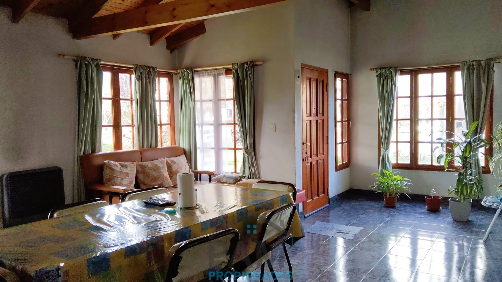 Amplia casa con dos dormitorios, San Martin al 1100, Junin de los Andes